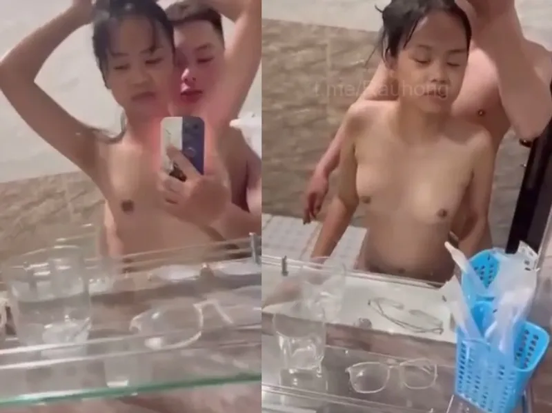 Mảnh khảnh em cùng người yêu làm tình trước gương quay kỉ niệm